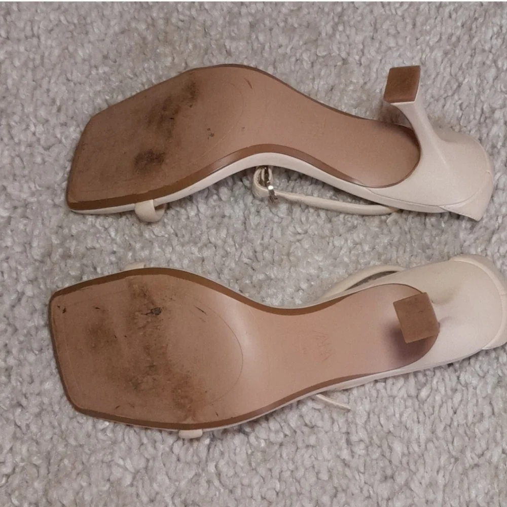 ZARA CREAM PUMPS Size 9 - Picture 8 of 14
